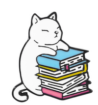卡通猫咪阅读创意胸针